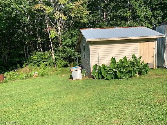 4th image of 2504 Forest Hills Dr