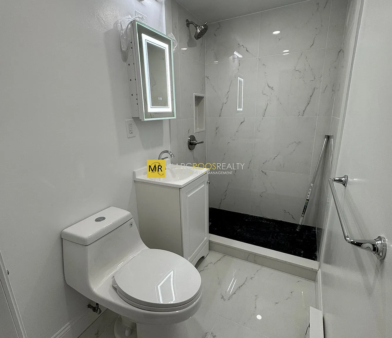 1 bed, 345 sqft, $2,700 — Photo 2