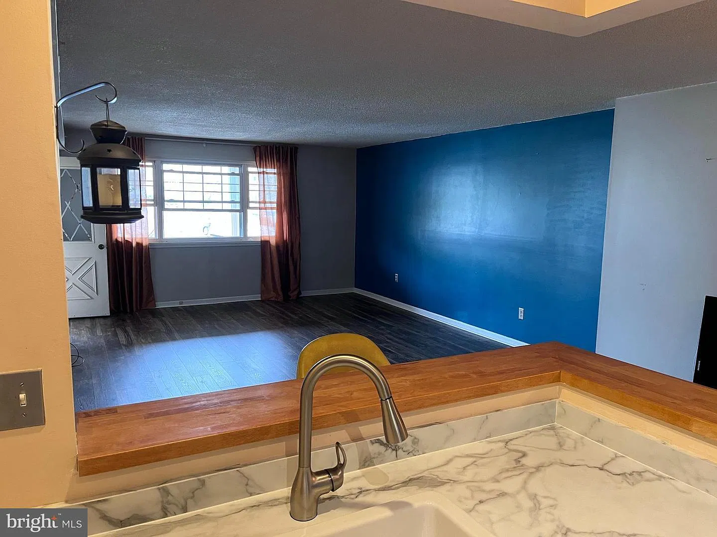 1 bed, 1.5 bath, 885 sqft, $1,525 — Photo 3