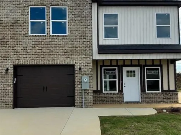 262 Beau Claire Cir, Byron, GA 31008