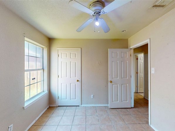 fort-worth-texas-448809362 picture