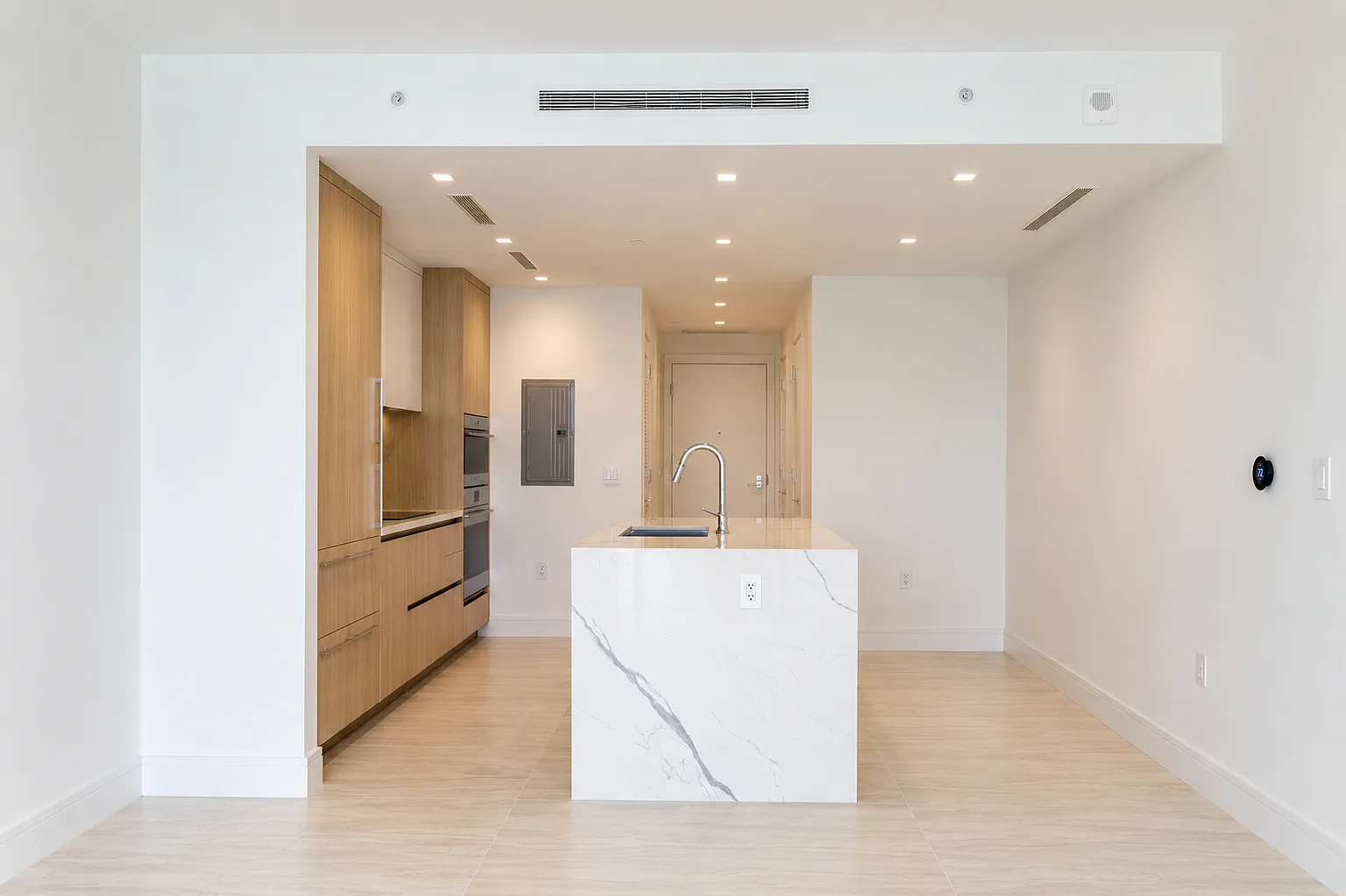 1 bed, 1.5 bath, 962 sqft, $5,900 — Photo 1