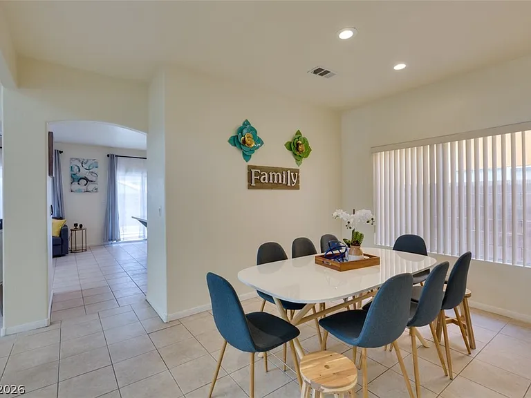 7886 Blue Brook Dr — Photo 8