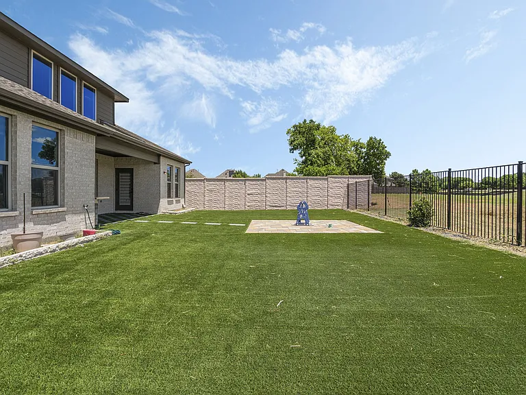 913 Gingham St — Photo 39