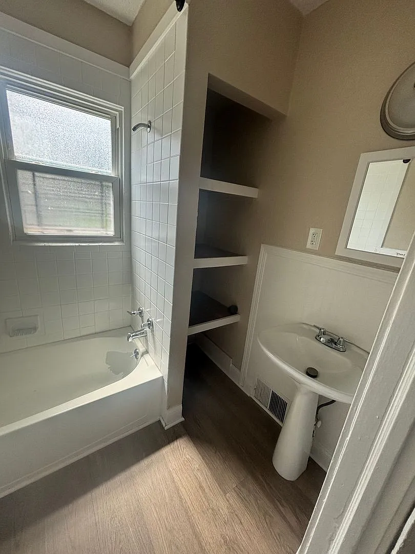 2bd Downstairs Duplex Section 8/Cash Pay — Photo 4