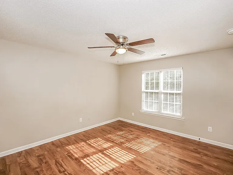 1039 Sandy Point Dr SW — Photo 10