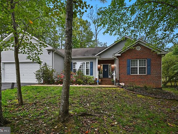 3rd image of 115 Ashlawn Ct