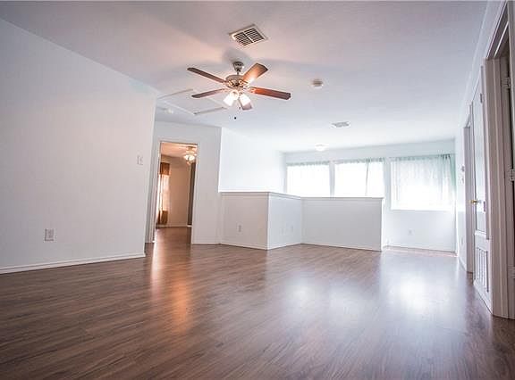 5th image of 9425 Goldenview Dr