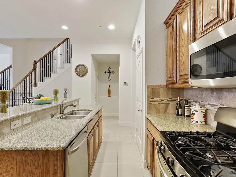 5428 Locust Dr — Photo 8