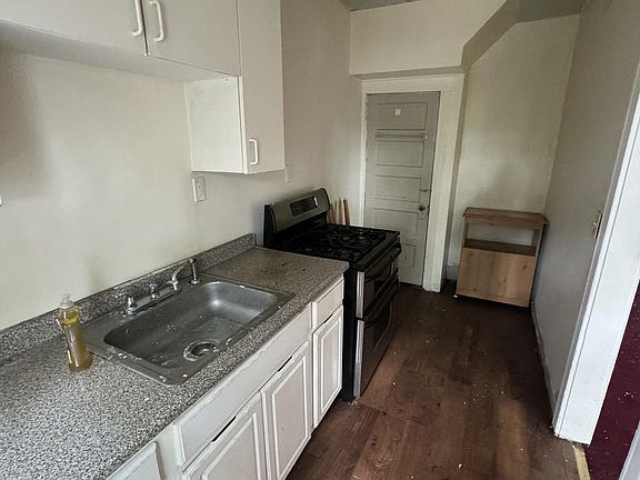 3rd image of 6518 Elmwood Ave