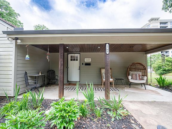 3rd image of 1704 Magnolia Ave
