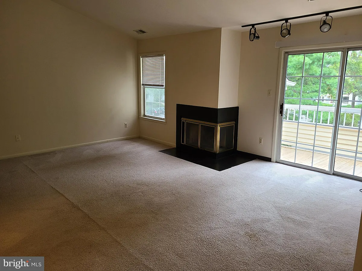 Building Photo - 308 Trinity Ct #11