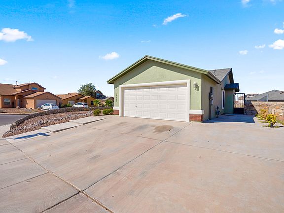 3rd image of 14245 Hacienda Rock Dr