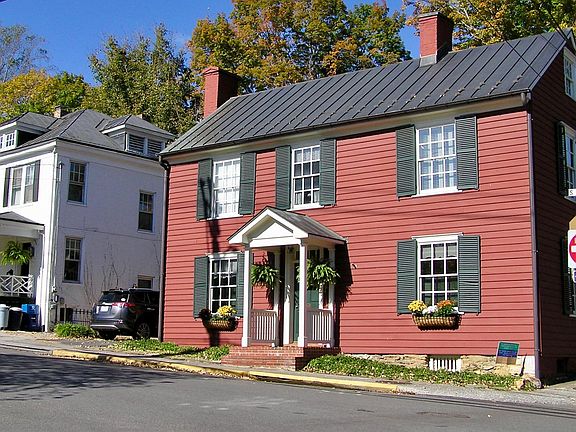 3rd image of 201 S Jefferson St