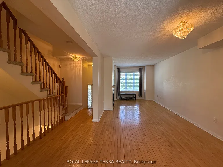 80 Acorn Pl #16 — Photo 21