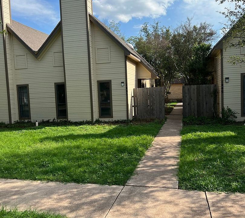 1st image of 1443 N 8th St