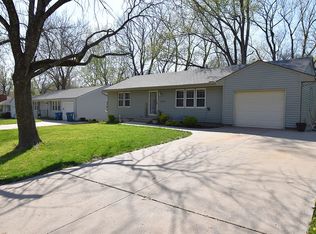 1320 Park Ln, Liberty, MO 64068