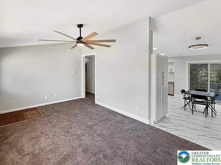 308 Hemlock Ln — Photo 8