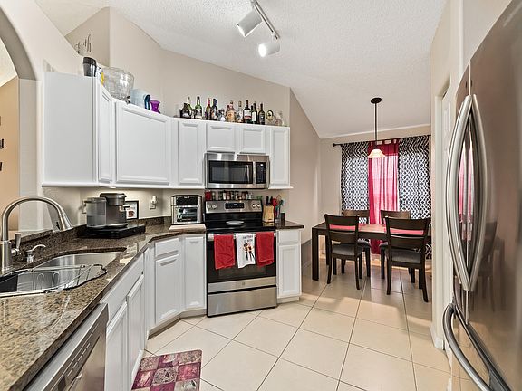 3rd image of 1158 Southwinds Dr