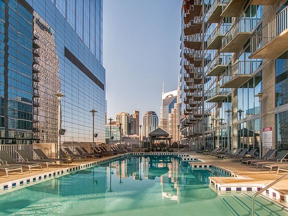 2nd image of 301 Demonbreun St Unit 505