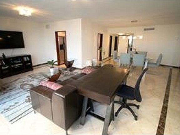4th image of 900 Bay Dr #12