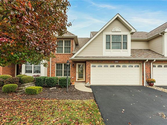 2nd image of 1302 Crest Ln
