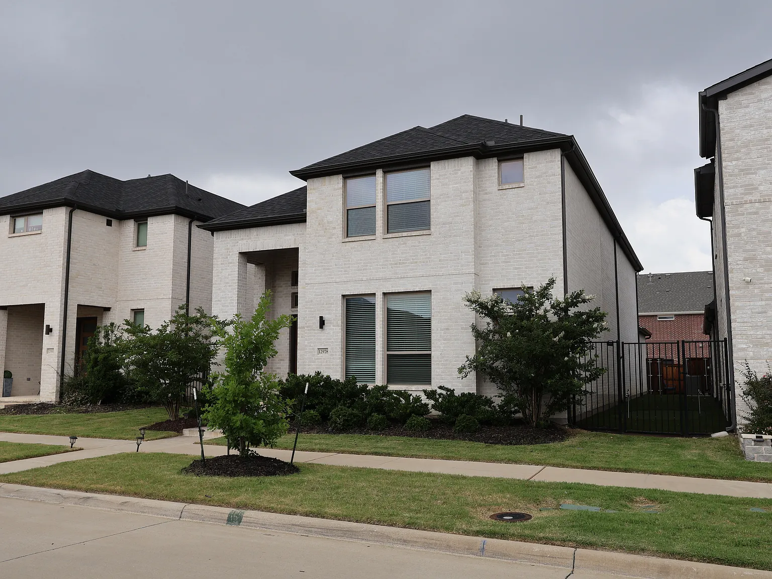 3 bed, 3.5 bath, 2802 sqft, $3,300 — Photo 3