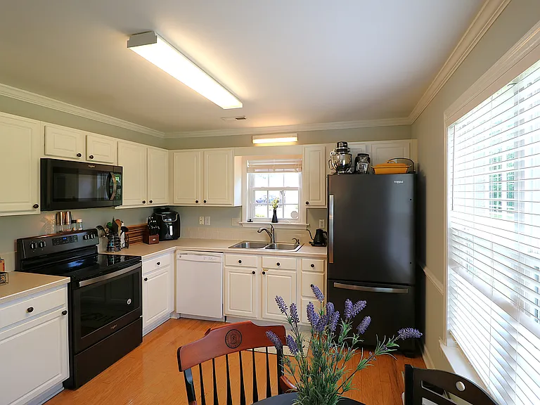 214 Troonsway Rd — Photo 4