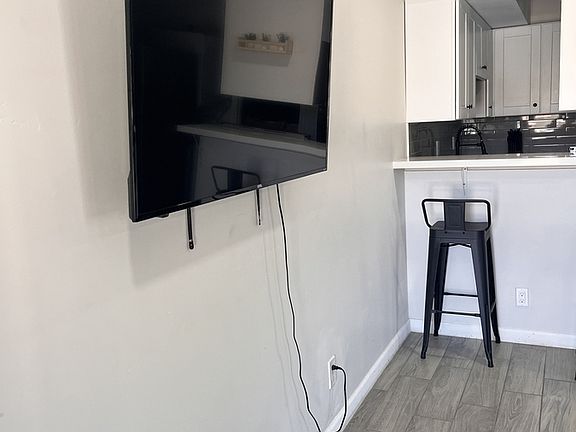 5th image of 846 N 10th Ave #3