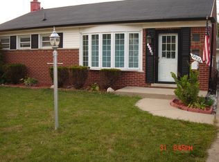 28924 Hathaway St, Livonia, MI 48150