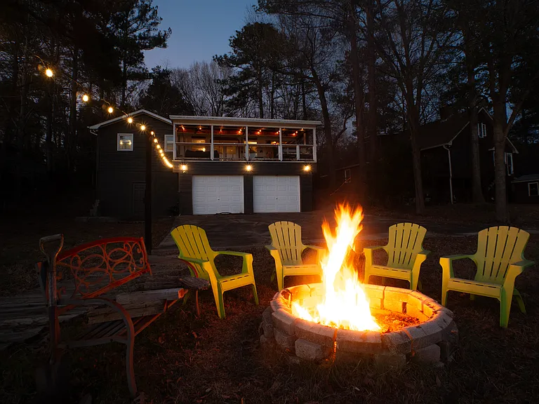 Enjoy a lovely lakeside fire. Backyard have an on/off switch.