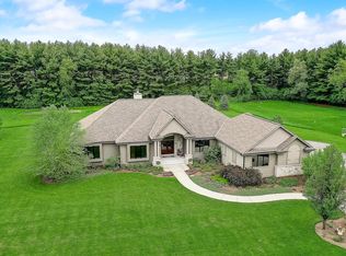 36055 Ravinia Park Blvd, Summit, WI 53066