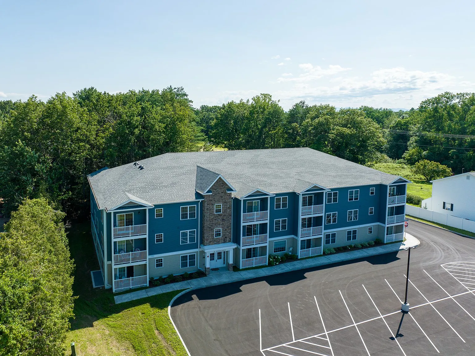 2 bed, 2 bath independent senior living (55+ years of age) heat, hot water, & electricity included — Photo 3