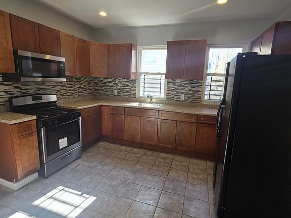 2nd image of 115-116 22nd St #1AA