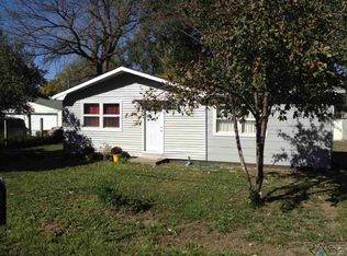 2012 E 31st St N, Sioux Falls, SD 57104