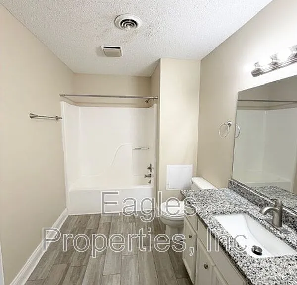 242 N Marion Dr — Photo 17