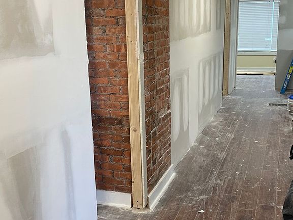 3rd image of 174 Park St Floor 1