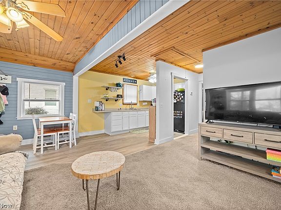 5th image of 4556 Hawthorne Ave