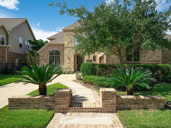 Gorgeous 5/4 Highland home with 3990 Sq Ft on the lake and is ready for a new family!