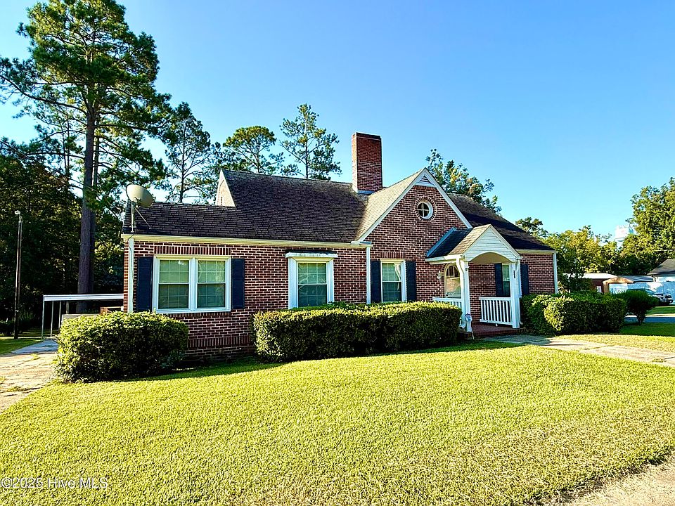 1st image of 300 E Roseboro Street