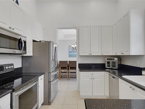 3rd image of 1465 Mariposa CIR #201