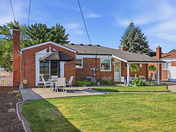 3rd image of 11689 Brougham Dr