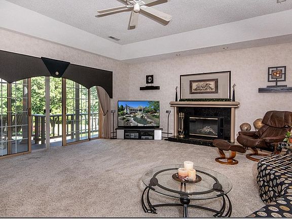 3rd image of 7273 Forestwood Dr