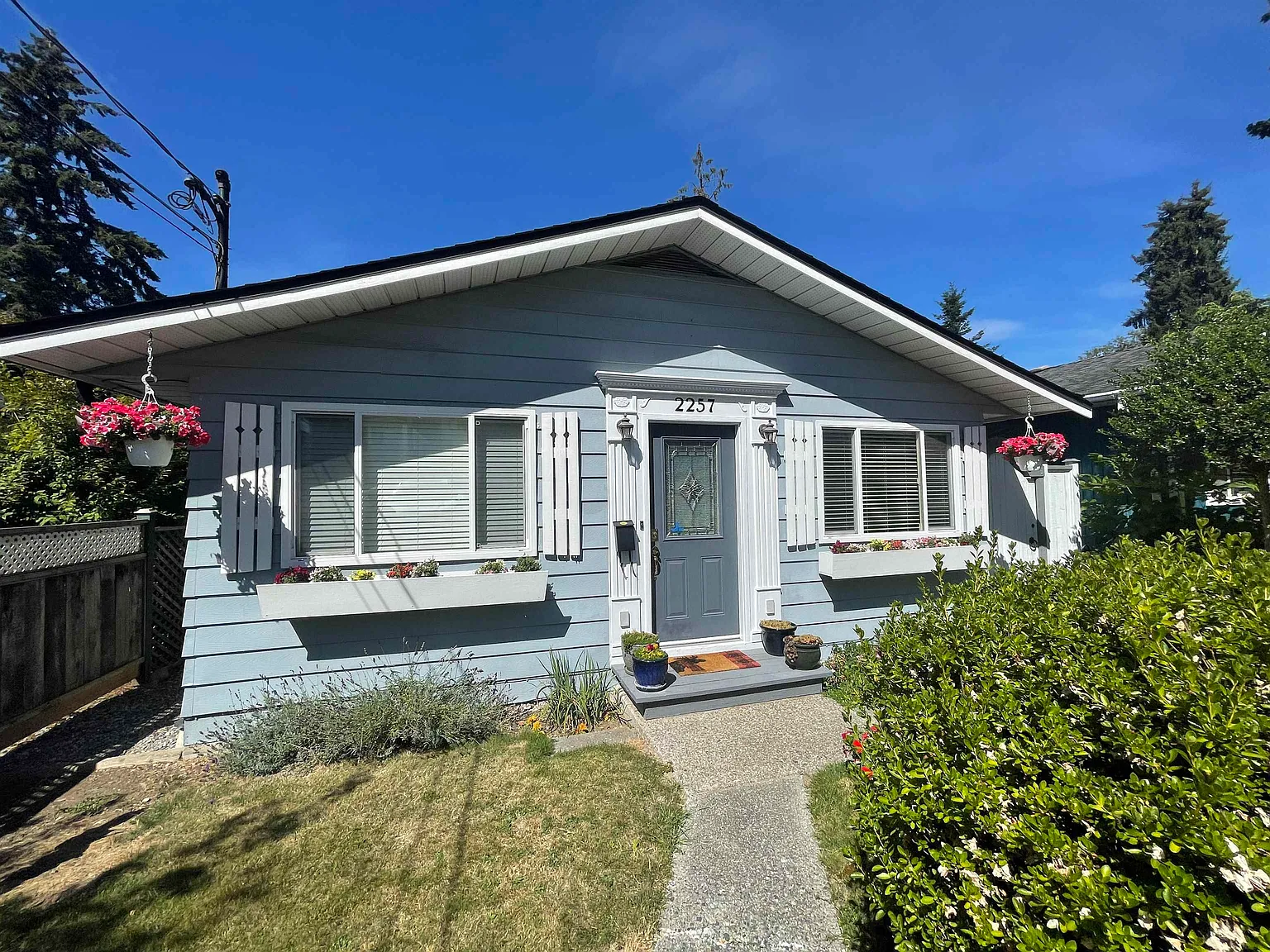 2257 Hawthorne Ave photo 1