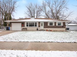 1814 Butler Dr, Waukesha, WI 53186