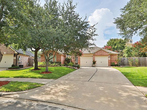 3rd image of 831 Crystal Bay Ln