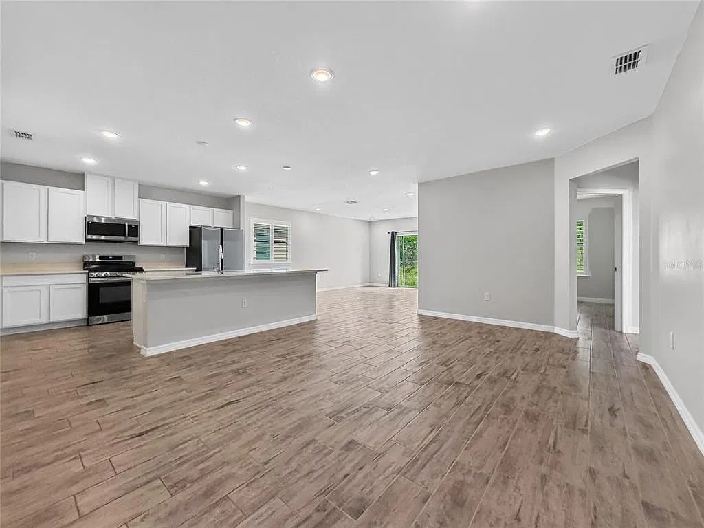 4 bed, 2.0 bath, 1863 sqft, $2,200 — Photo 3