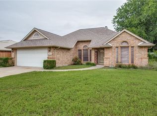 520 Arbor Ln, Burleson, TX 76028
