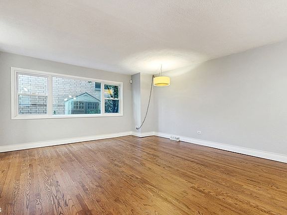3rd image of 4616 N Ashland Ave #C