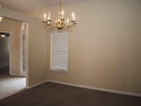 4th image of 110 Aleatha Dr